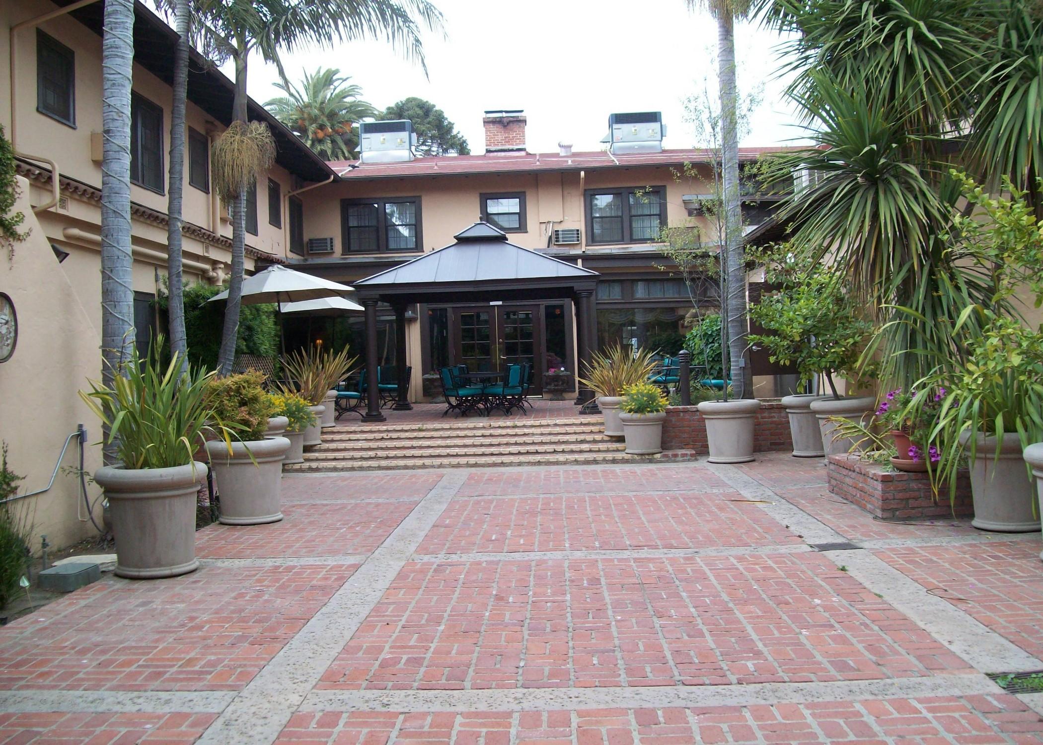 Historic Santa Maria Inn Exterior photo